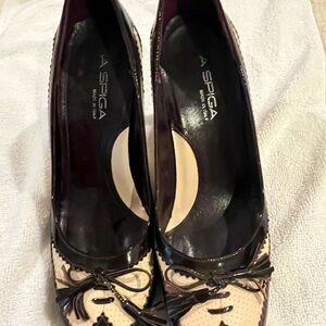 VGC Via Spiga Spectator Pumps Burgundy/Beige Rose with Tassels. Sz 7.5